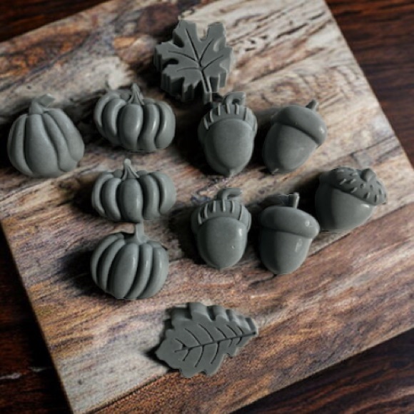 Hand Crafted Soap - Fall Charcoal Eucalyptus - Picture 4 of 4
